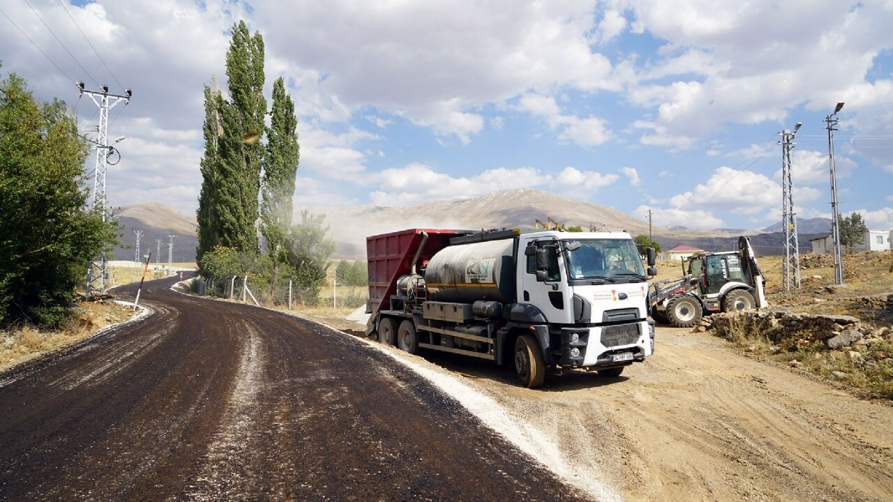 Büyükşehir'den Göksun'a 200 Milyonluk Yol Yatırımı