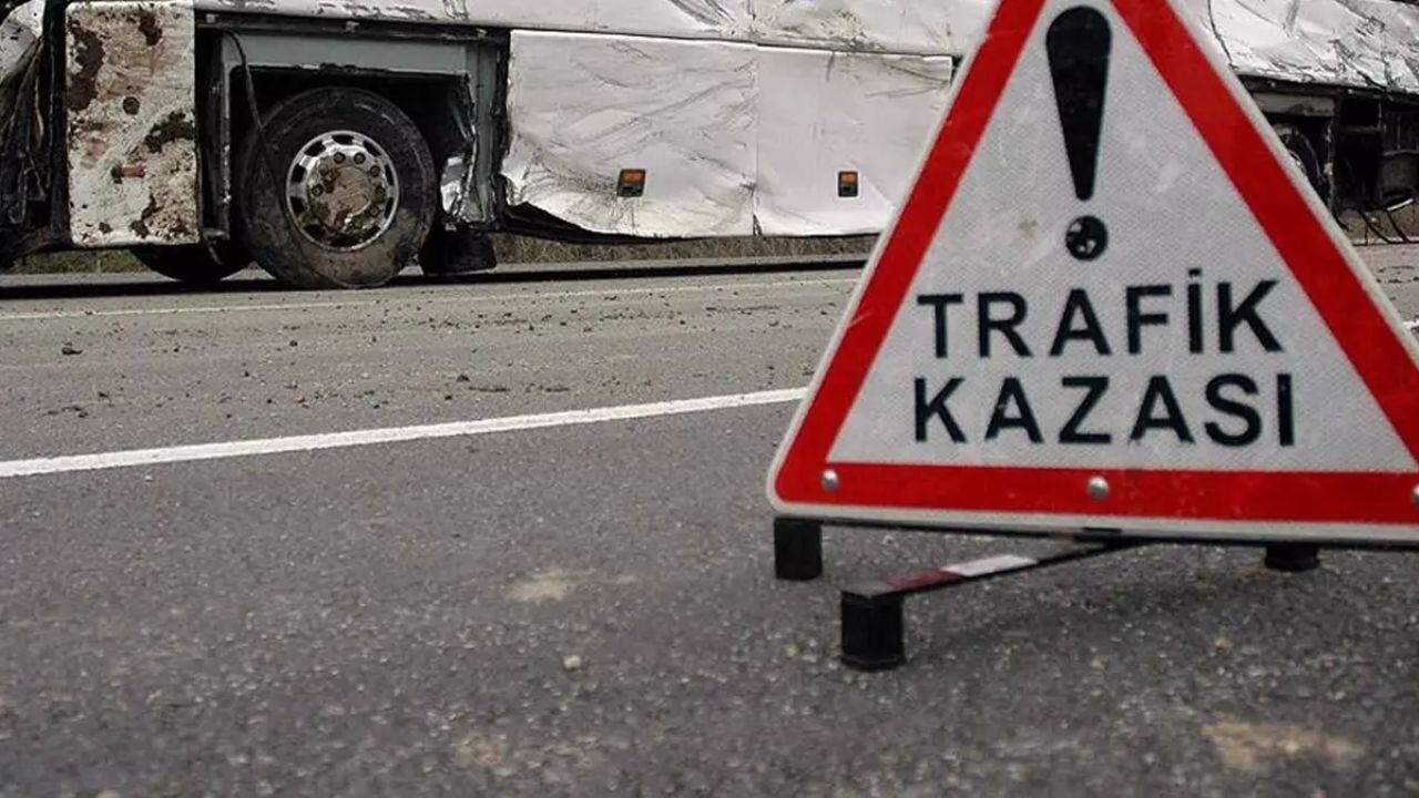 Çankırı'da trafik kazası: Minibüs otobüse çarptı