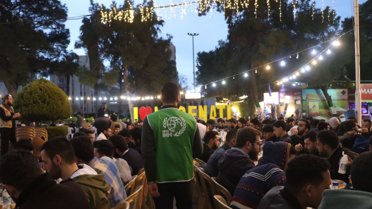 Genç İHH'dan Şam Üniversitesi'nde 1500 kişilik iftar