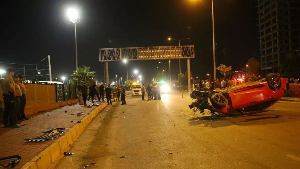 Hatay İskenderun'da feci kaza! Çok sayıda can kaybı ve yaralı var