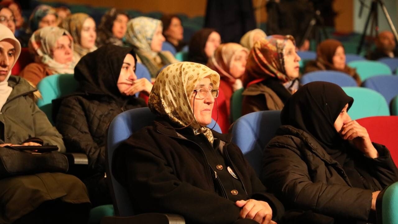 İHH, Kadın ve Savaş Paneli düzenledi