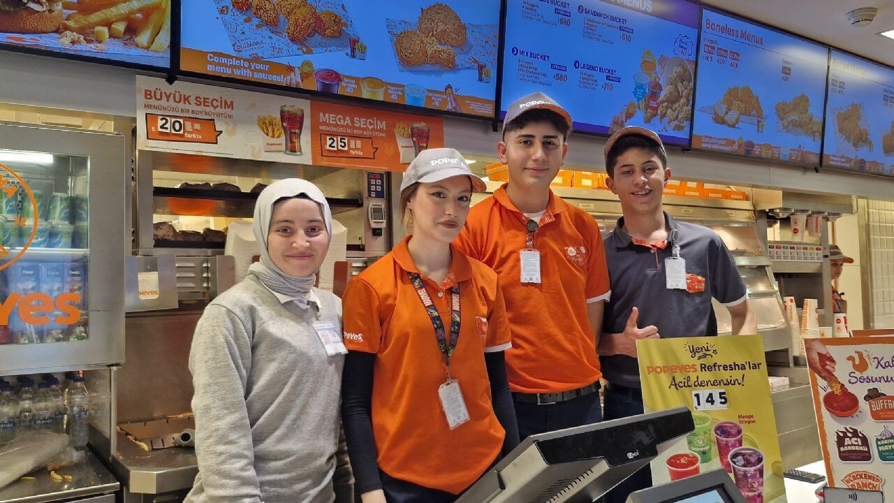 İstanbul Sabiha Gökçen Havalimanı'nda Hasan ve Medine Sizi Şaşırtabilir