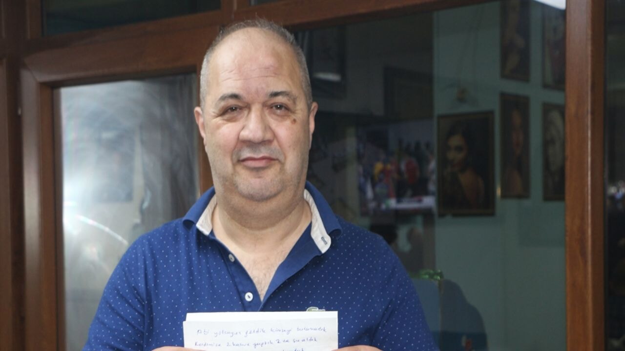 Kahve içip gittiler, not ve para bıraktılar