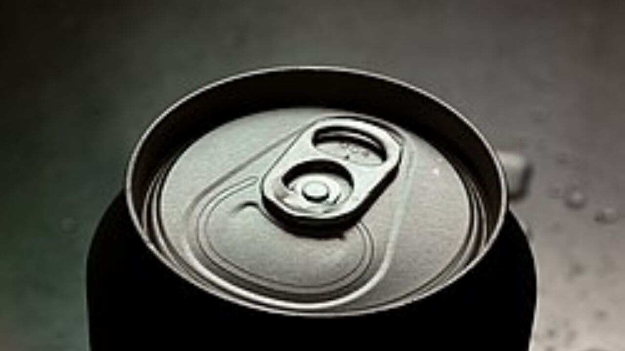 Kola kutularını eritti, alüminyum külçeye dönüştürdü: İşte flaks mucizesi