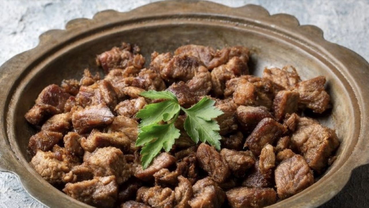 Kurban eti hemen pişirilir mi, ne kadar bekletilmeli? En lezzetli kavurma nasıl yapılır ve püf noktaları nelerdir? Et pişirirken yapılan hatalar