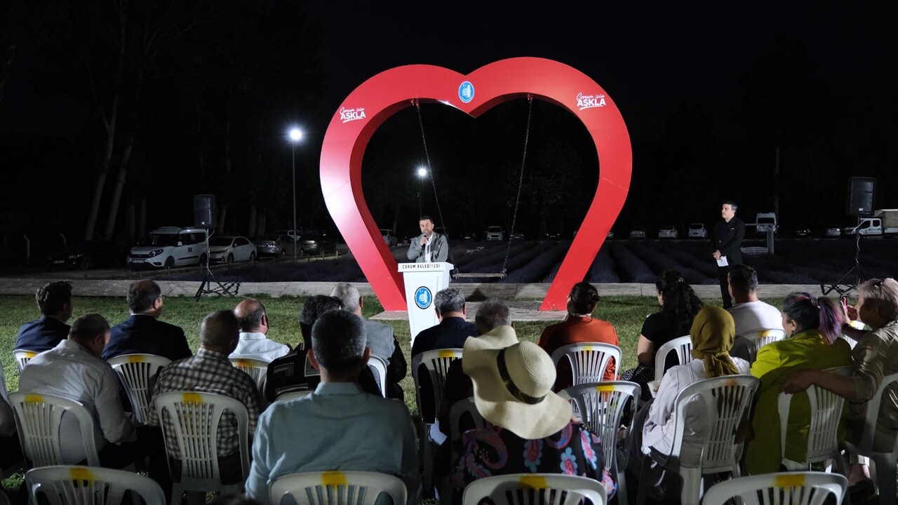 Lavanta Bahçesi'nde Şiir Dolu Gece