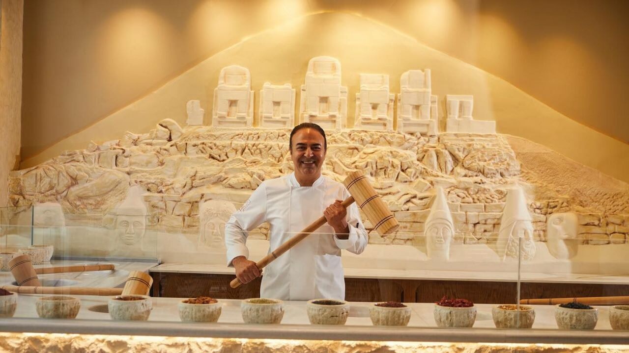 Osman Yaşar Anlatıyor: Ünlülerin Uğrak Noktası OSES Gurme Karaköy'de Lezzet Zirvede