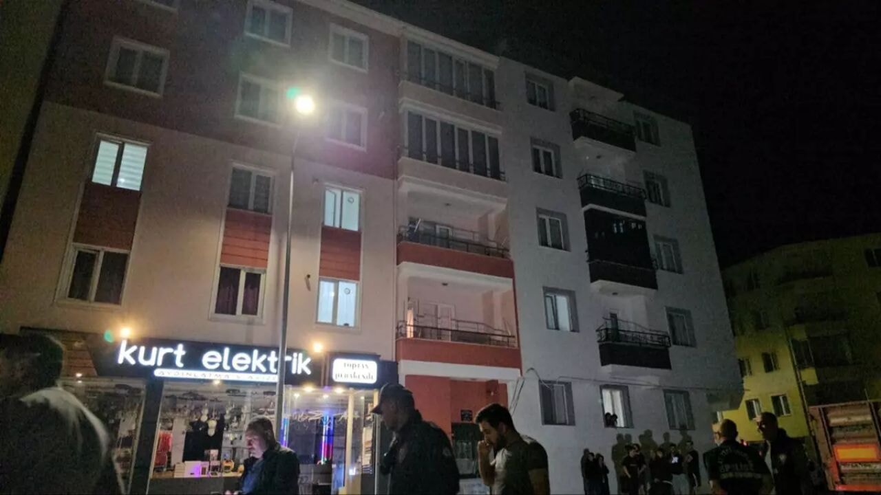 Pompalı tüfekli kadınlar Çorum'da apartmana saldırdı