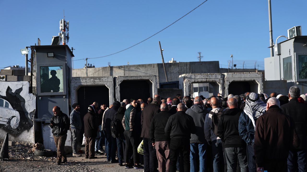 Ramazanın ilk cumasında binlerce Müslüman Aksa'ya akın etti