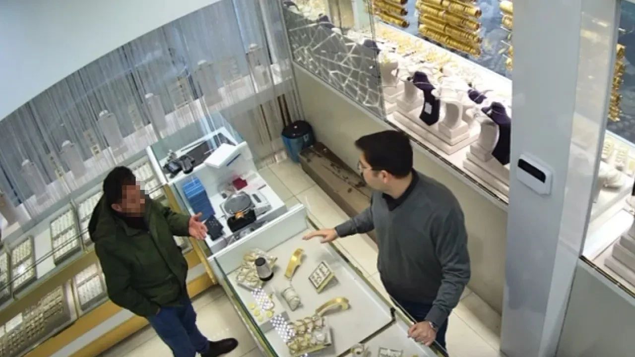 Sahte bilezikle pazarlık yaptı, kuyumcudan kaçamadı!