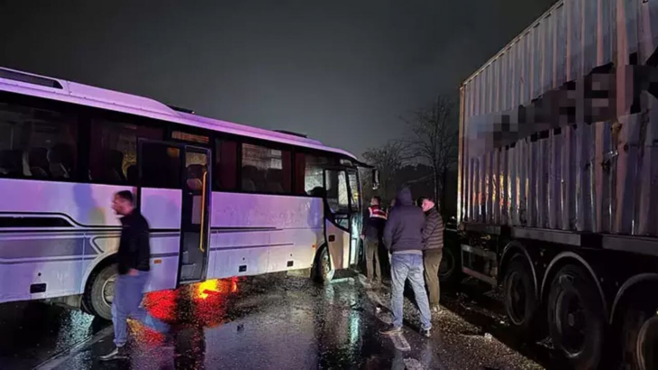 Sakarya'da D-650 kara yolunda zincirleme kaza!