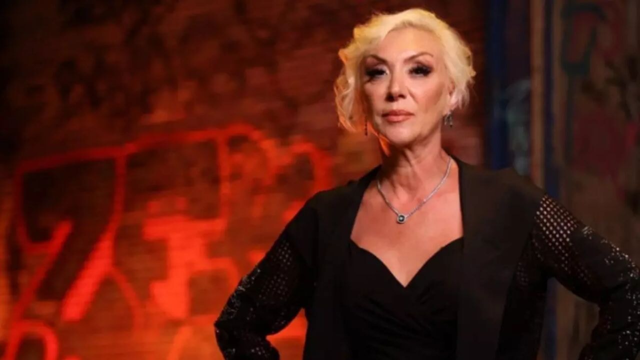 Şarkıcı Güllü hayatını kaybetti! Sevenleri neden yasa boğuldu? Nasıl 5. kattan düştü?