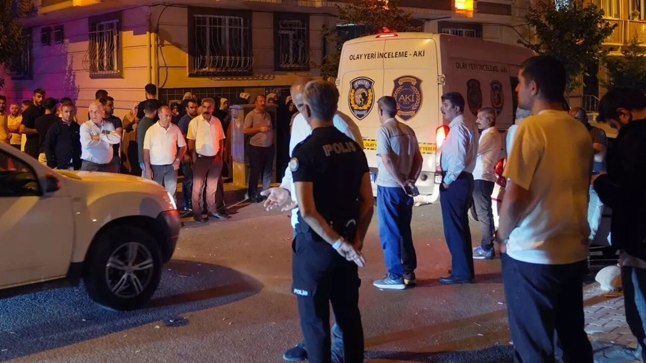 Sultangazi'de evlat dehşeti! Annesini öldürüp kaçtı