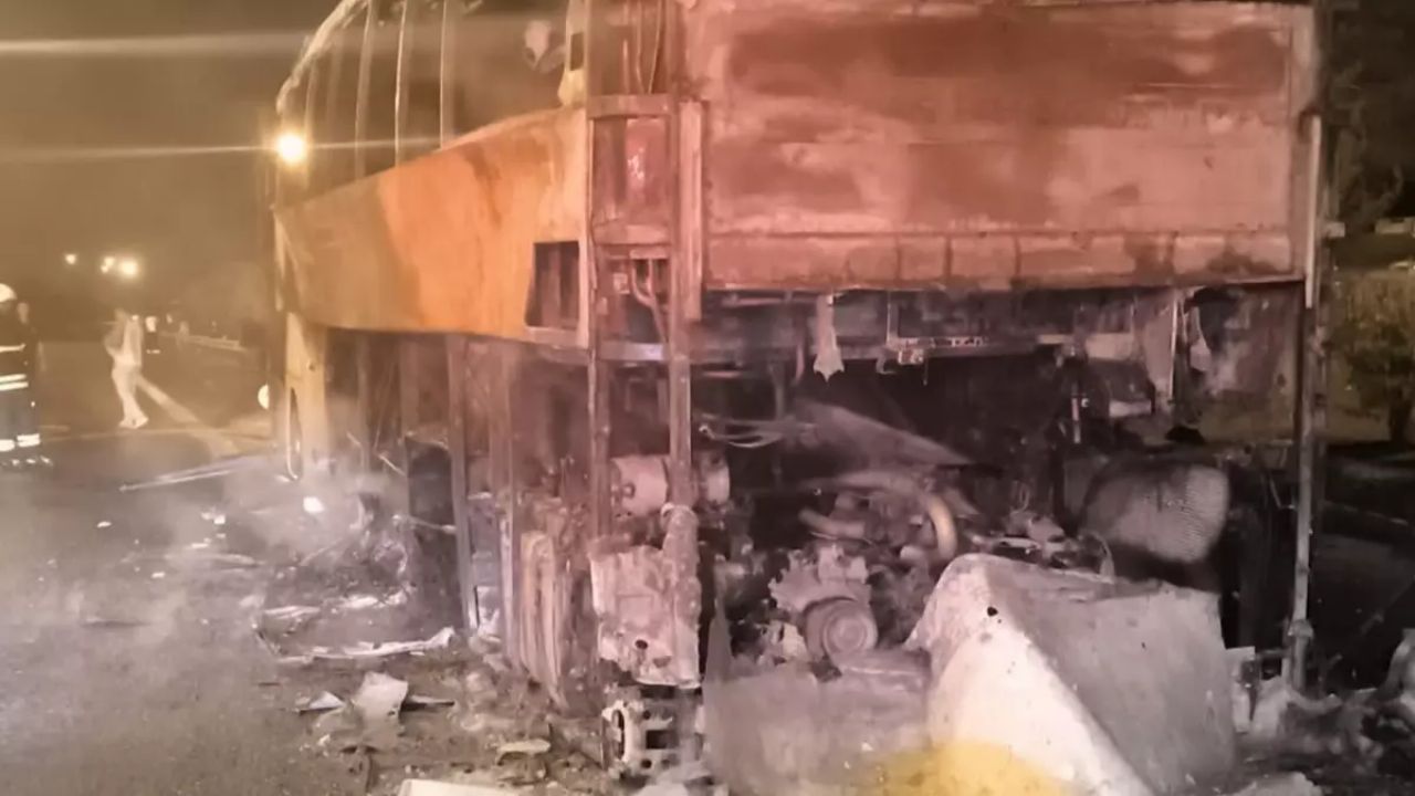 TAG Otoyolu'nda yolcu otobüsü alev aldı: Araç kullanılamaz hale geldi