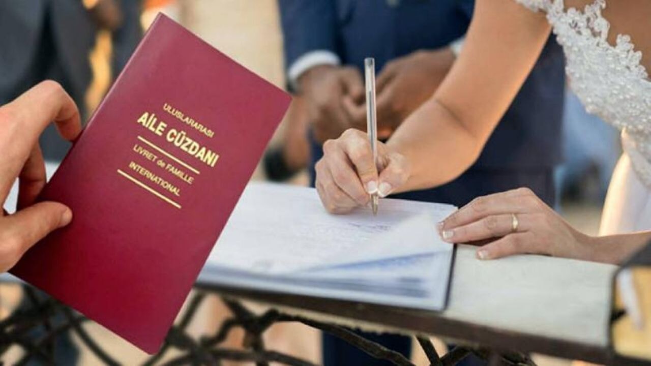 Timetürk yazarı Ayşegül Sert kaleme aldı: 'Evlilik mi, evcilik mi?'