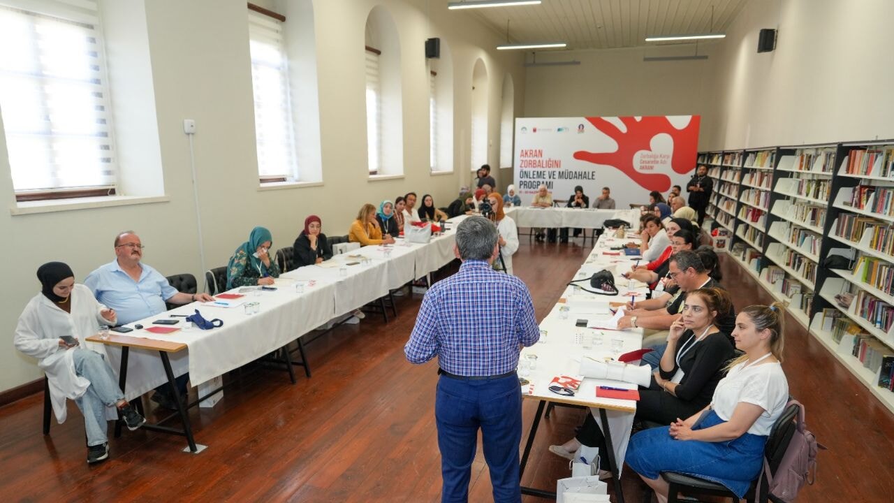 TÜRGEV'den akran zorbalığına karşı 'akran nezaketi' modeli