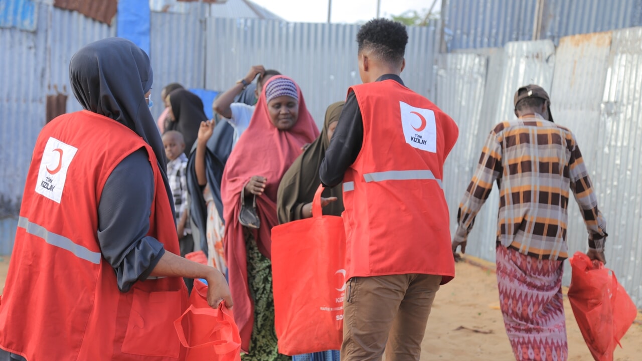 Türk Kızılay, Yurt Dışı Kurban Bağışlarınızı İhtiyaç Sahiplerine Ulaştırıyor