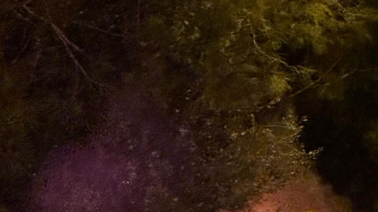 Yolda patlayan otomobil can aldı